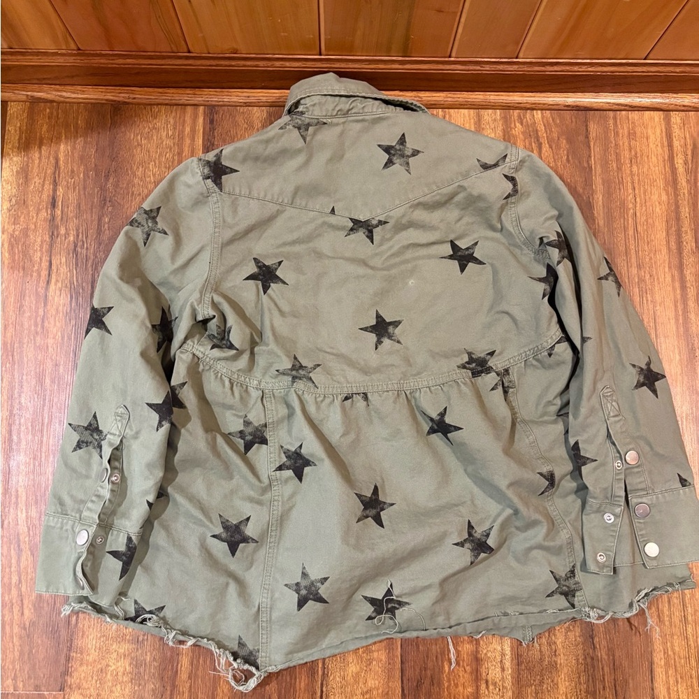 Star-Patterned Green Jacket - image 3